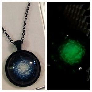 Glow in the dark star gates portal cabochon neckla